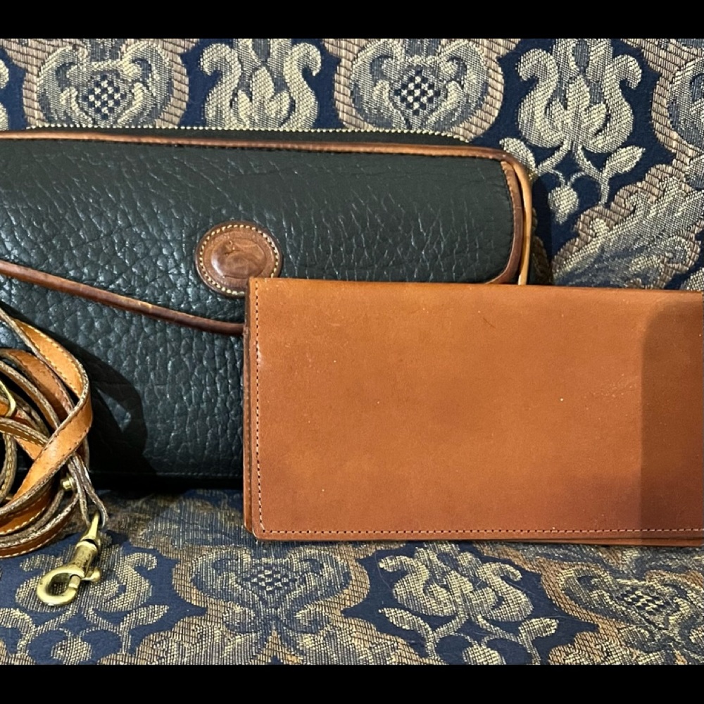 Vintage DOONEY & BOURKE zip around or wallet on a string. Pebbled leather. AWL